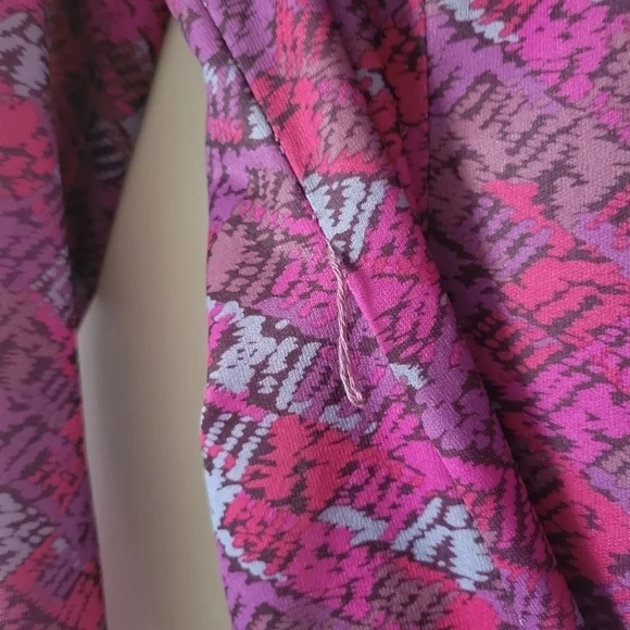 Vintage 70s pink and purple print day dress with bow tie neckline - Picture 7 of 9